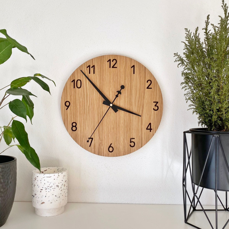 Elegant wooden wall clock - a stylish piece for any room