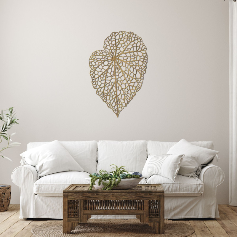 Stylish wooden decoration with a natural leaf motif