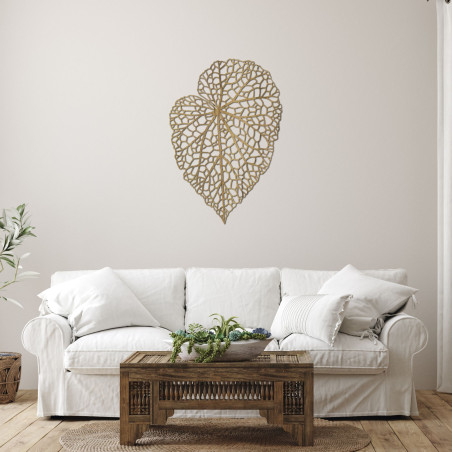 Stylish wooden decoration with a natural leaf motif