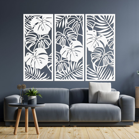 Elegant wall decoration with monstera leaf motif