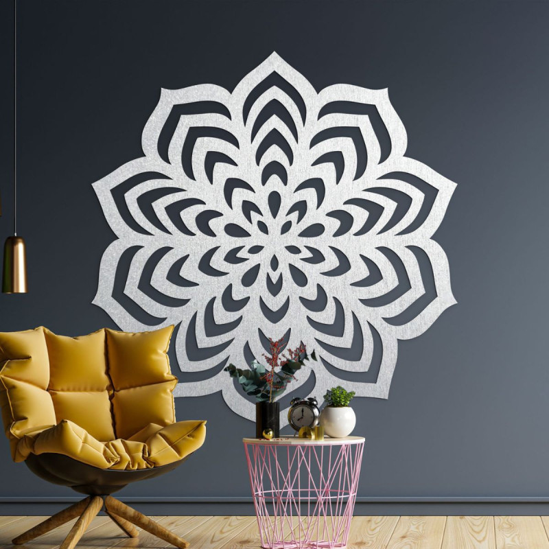 Modern wall decoration with focused, harmonious patterns.