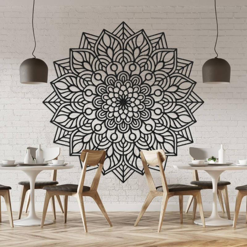 Decoration inspired by natural and geometric shapes in a harmonious composition.