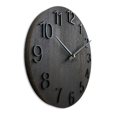 Elegant wall clock with a wooden frame and precise clockwork.
