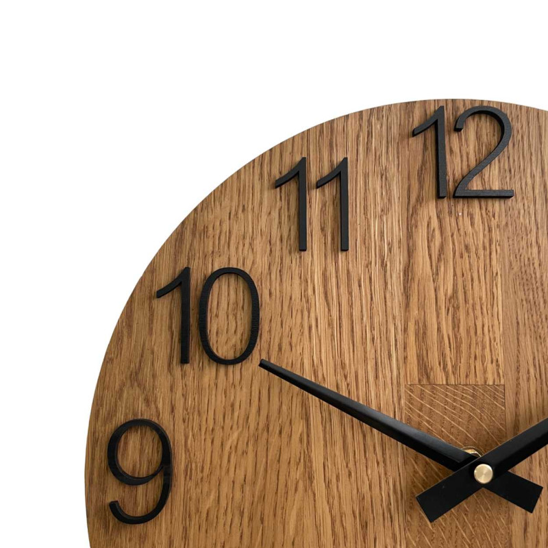 Clock made of solid wood with engraved numbers and a natural pattern.