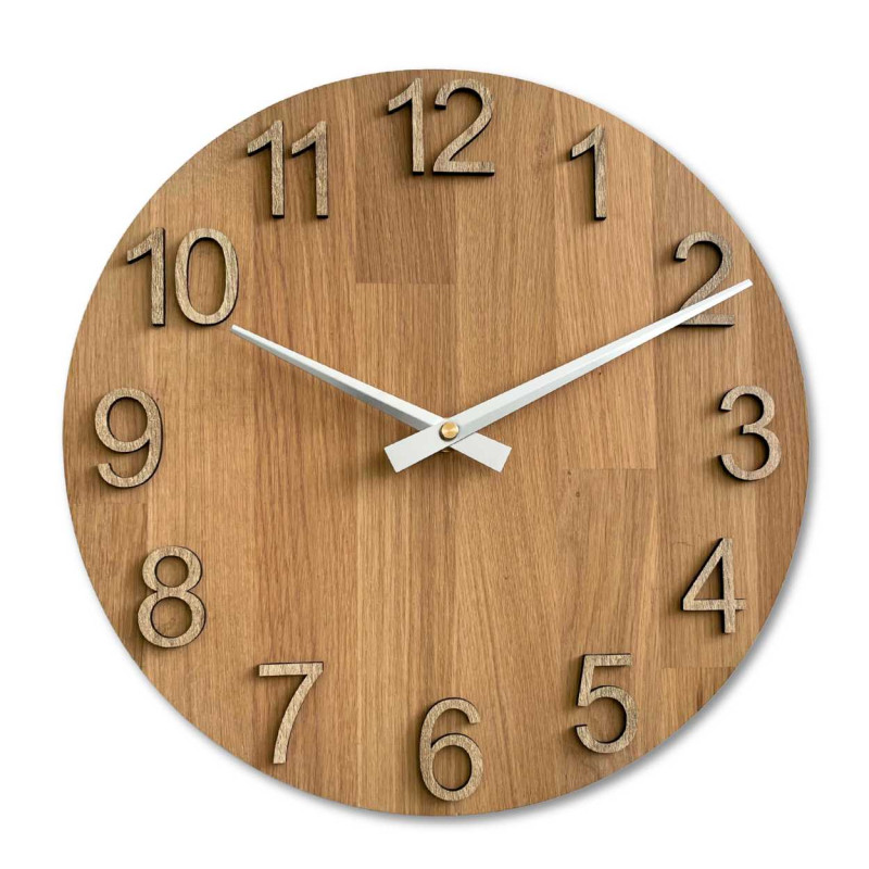 Wall clock with a clearly readable dial