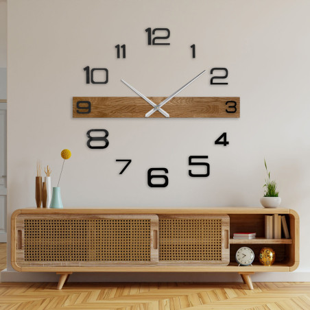 Wall clock with a wooden center and black separate digits, ideal for the kitchen. Wall clock with a wooden center and black separate digits, ideal for the kitchen.