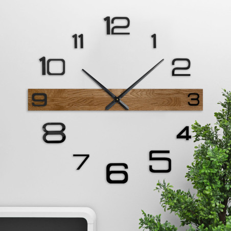 Large wooden wall clock with black Arabic numerals and dark hands, suitable for the living room. Large wooden wall clock with black Arabic numerals and dark hands, suitable for the living room.