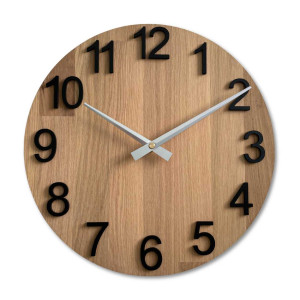 Wall clock with a clearly readable dial 2