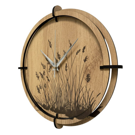 Round wooden clock with natural pattern