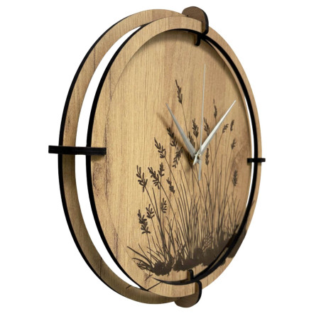 Round wooden clock with natural pattern
