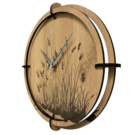 Round wooden clock with natural pattern
