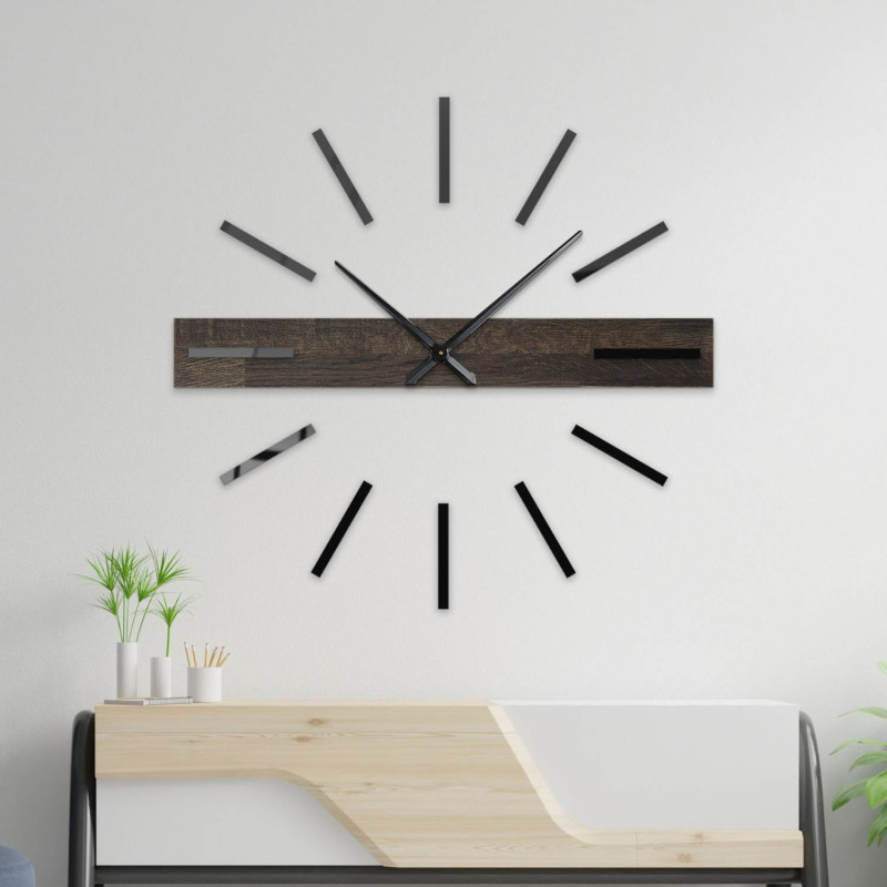Minimalist clock made of oak wood - an original addition to any interior.