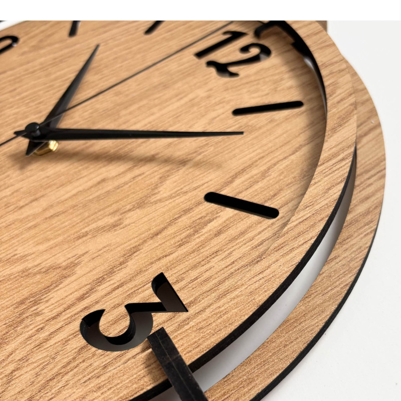 Wooden 3D clock Oak - distinctive black numbers and quiet quartz mechanism