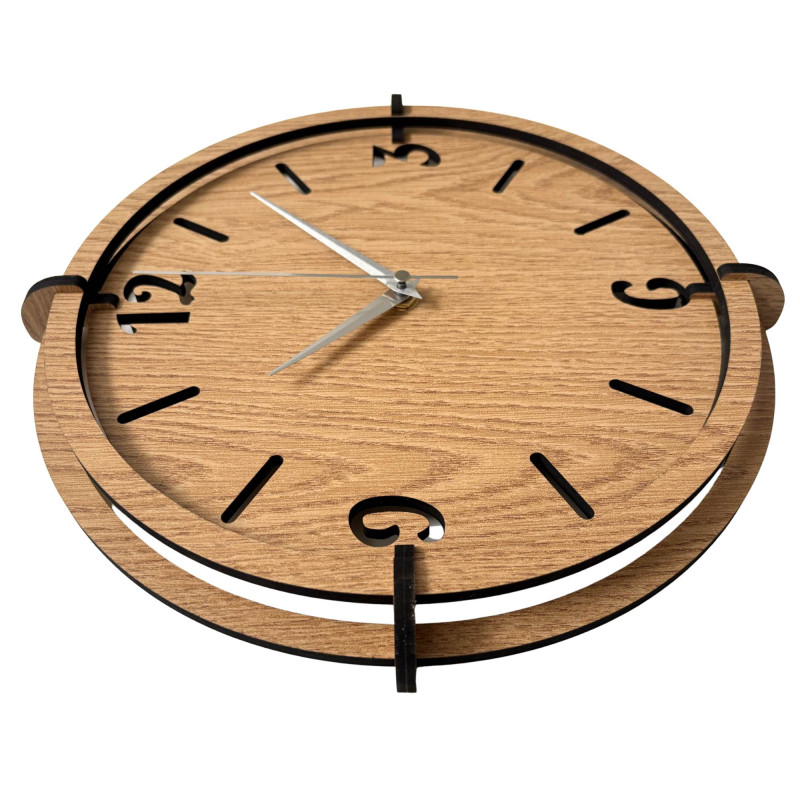 Wooden 3D clock Oak - distinctive black numbers and quiet quartz mechanism