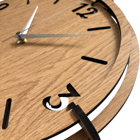 Wooden 3D clock Oak - distinctive black numbers and quiet quartz mechanism