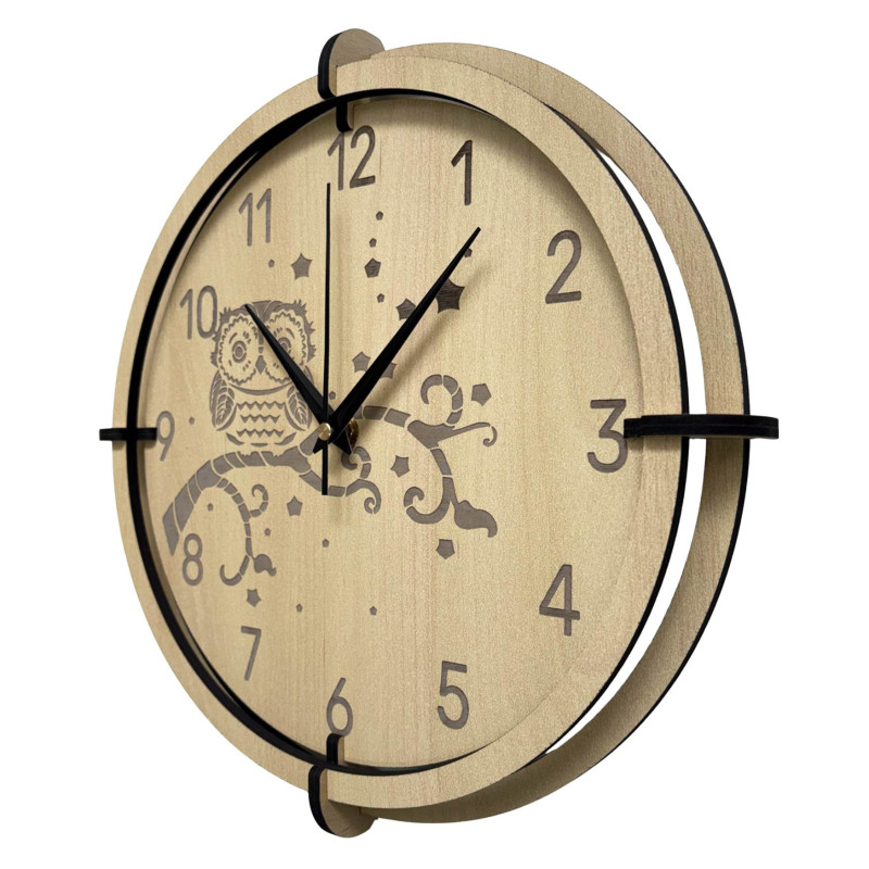 Maple owl clock for children - quiet, playful and ideal for a child's room.
