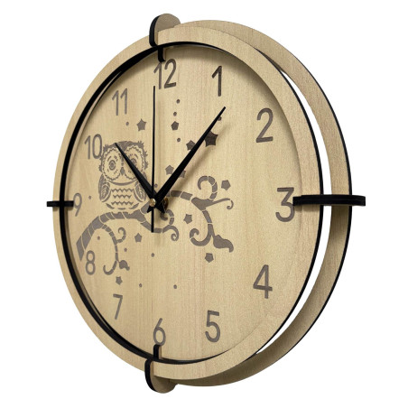 Maple owl clock for children - quiet, playful and ideal for a child's room.