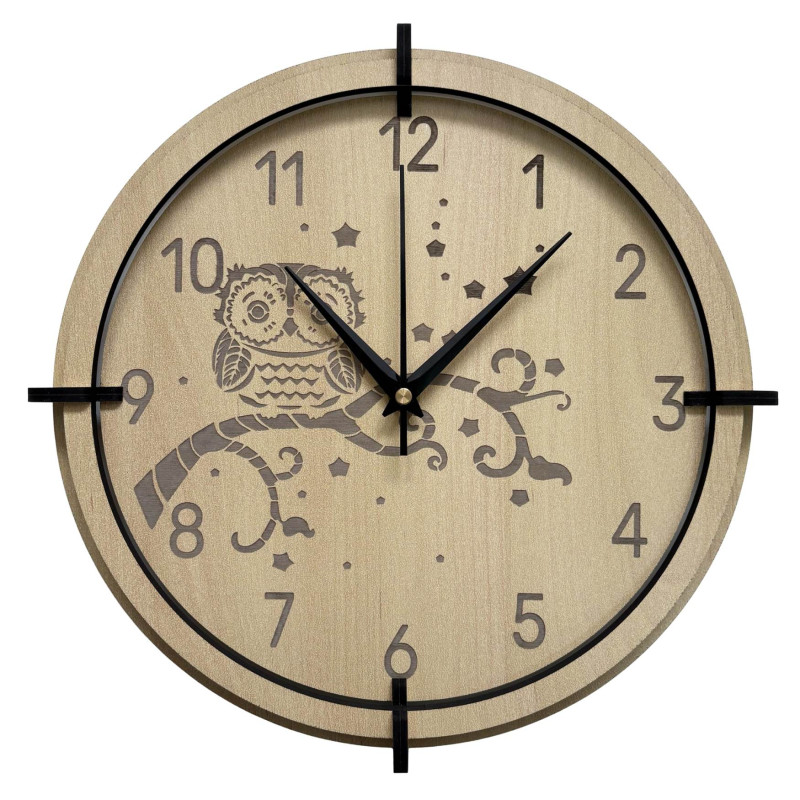 Maple owl clock for children - quiet, playful and ideal for a child's room.
