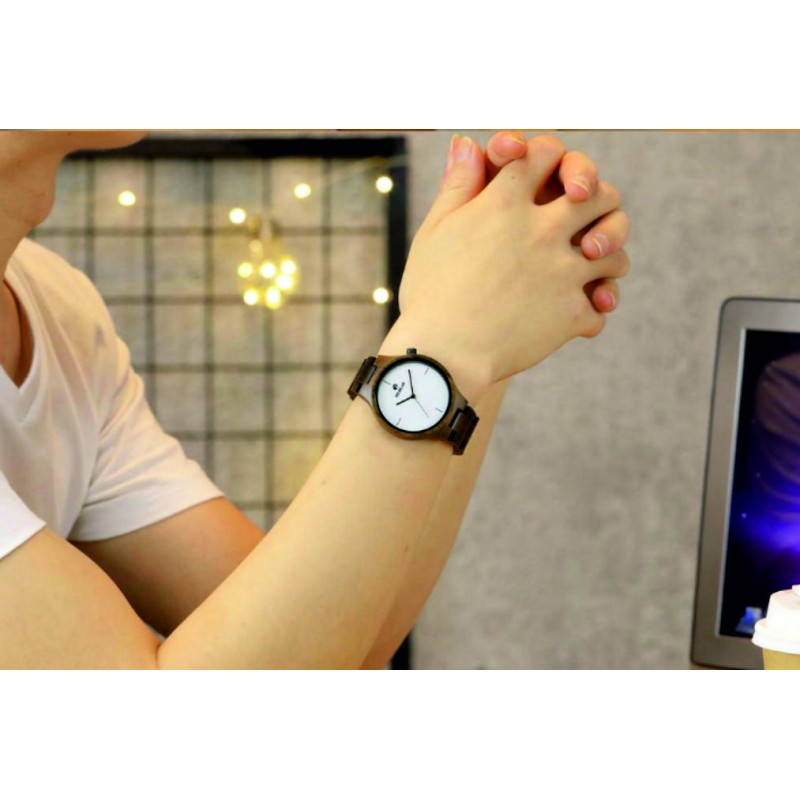 READER wristwatch made of wood. Ladies and men's watches.
