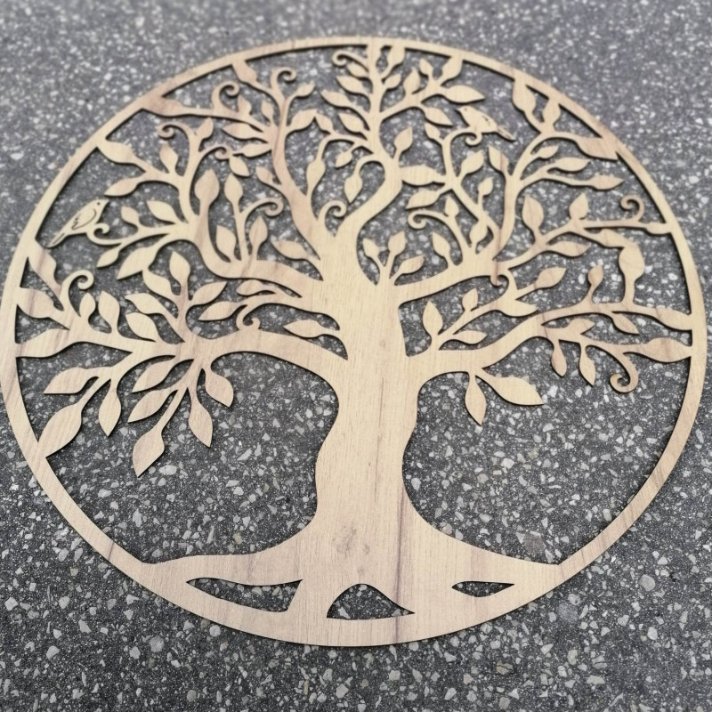 Round wooden tree decoration with delicate natural details