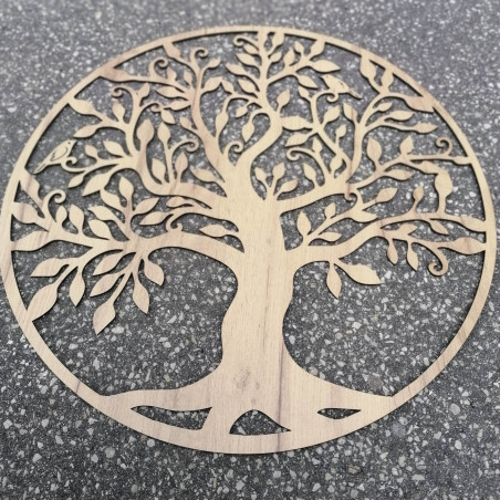 Round wooden tree decoration with delicate natural details