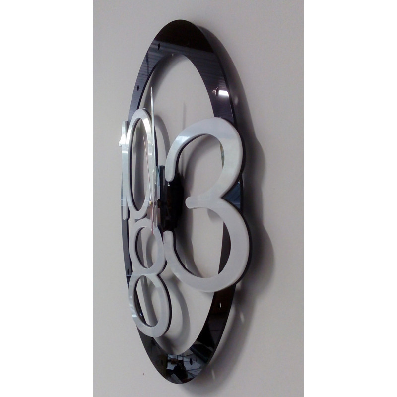 Modern wall clock made of plastic. Own production, X-momo