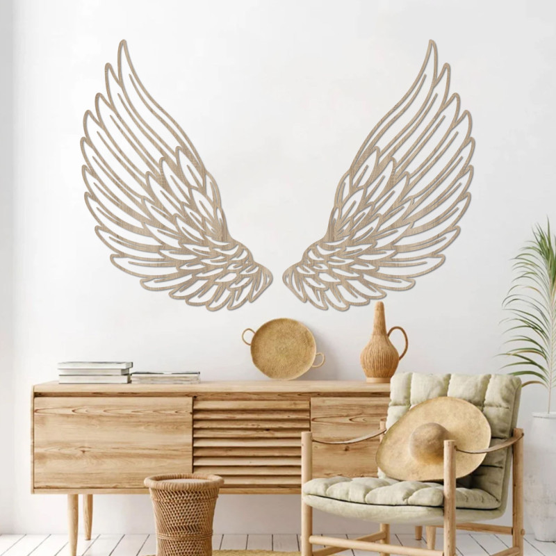 This wooden wall decoration in the shape of angel wings is a symbol of freedom, protection and lightness.