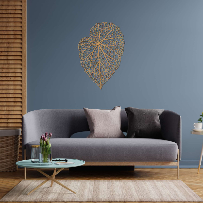Stylish wooden decoration with a natural leaf motif