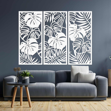 Elegant wall decoration with monstera leaf motif