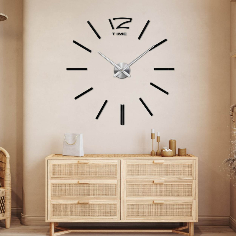 Modern wall clock in gold for an elegant bedroom
