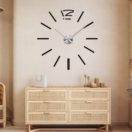 Modern wall clock in gold for an elegant bedroom