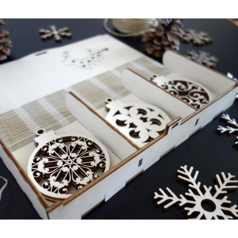 Christmas decorations made of wood, set contains 18 pieces