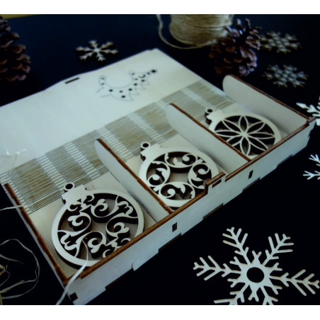Set of wooden ornaments, contains 18 pieces